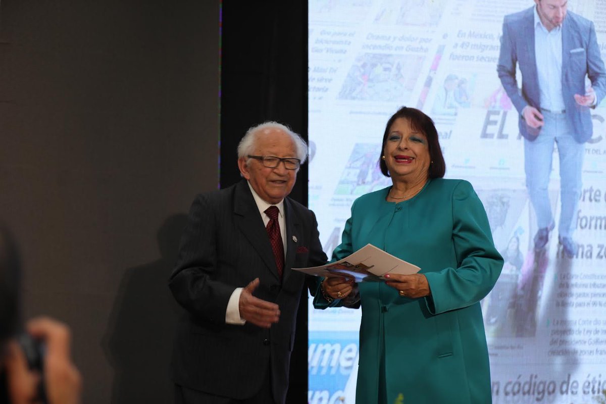 elmercurioec's tweet photo. Una gran acogida tuvo la Sesión Solemne desarrollada en honor a Diario El Mercurio, por sus 100 años de vida institucional, el lunes 21 de octubre de 2024. https://t.co/RoCSfYRxAm