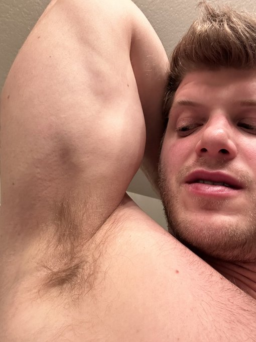 2 pic. The tits:                                  The pits: https://t.co/ebIUnwSROw