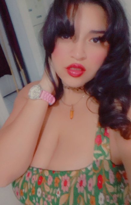 Watch Gabriela Lopez's leaked NSFW photo on TwXstars