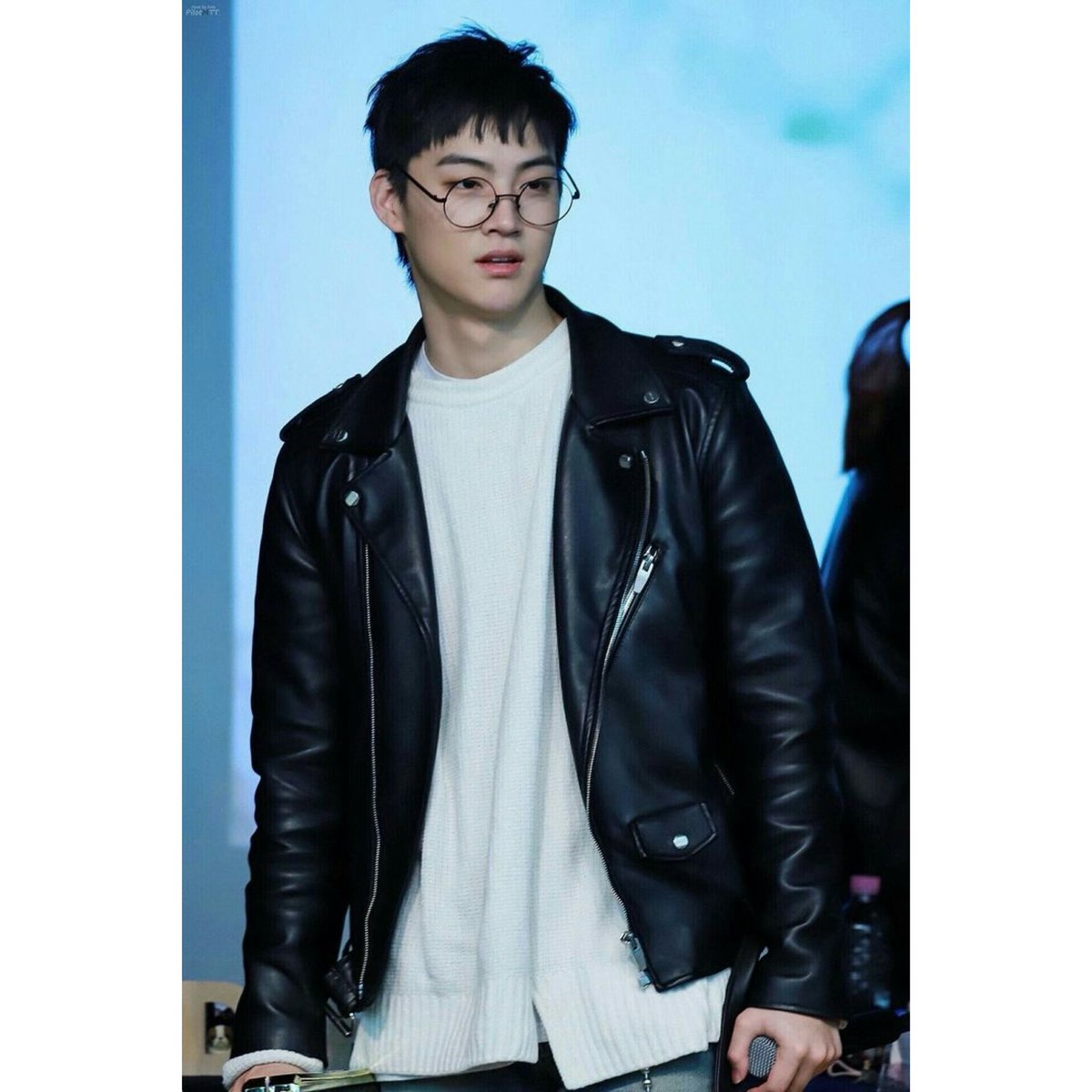 KpopMilitary's tweet photo. D-10 until Jaebeom gets discharged 

🏠: 1. November 2024

🖼️: glasses

🎉: DOWN TO THE SINGLE DIGITS TOMORROW !!!! 🎉

#JayB #Jaebeom #JAEBEOM #Jaebom #GOT7 #ahgase #IGOT7

Follow &amp; turn on the 🔔 to not miss any daily countdown :) https://t.co/ybDYLxFfx8