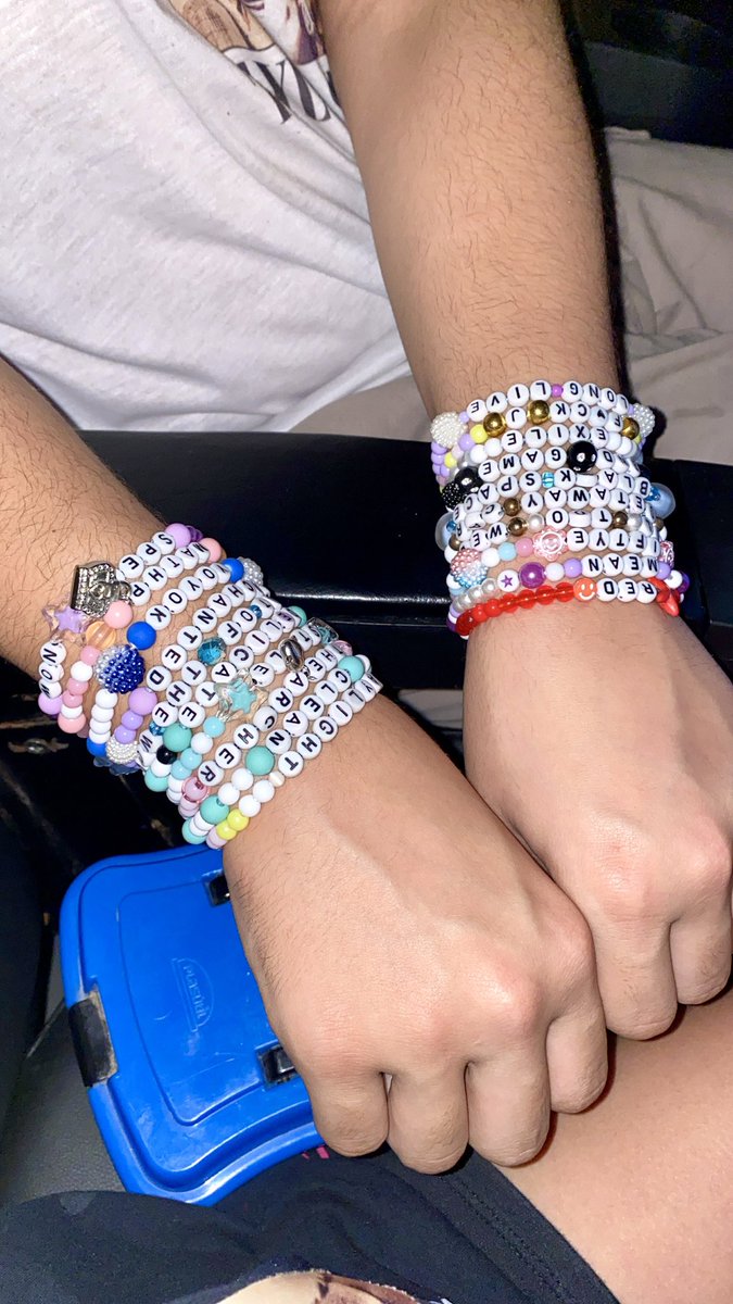 folktstopper's tweet photo. “so make the friendship bracelets, take the moment and taste it” #2YearsofTSmidnightsTS https://t.co/h2BHGuOwhl