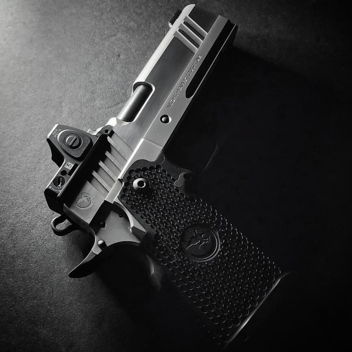 NighthawkCustom's tweet photo. TRS (Tactical Ready Series) Commander 4.25β double stack- a perfect all around model π₯
#TRSCommander #NighthawkCustom https://t.co/gc6cl35oFI