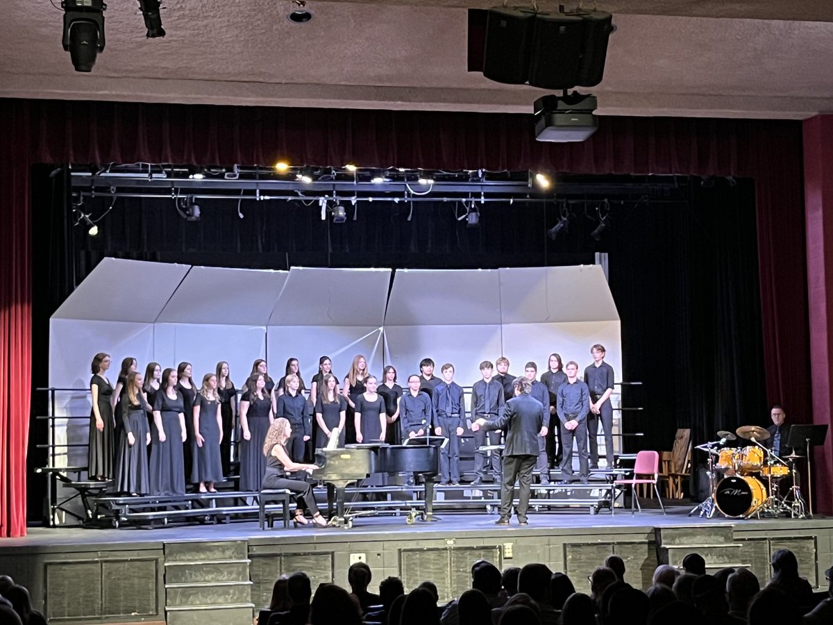 MHS_Principal10's tweet photo. A great concert at MHS tonight. Thank you to Mr. Singer and all the student musicians who made this an enjoyable evening. #MustangPride https://t.co/fftUM4Mwod