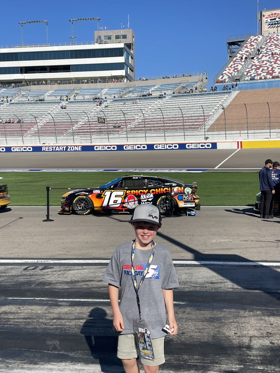 Murchy005's tweet photo. Hey @shanevg97 thanks for the photos and autograph made my boys day @LVMotorSpeedway https://t.co/V01HZ79770