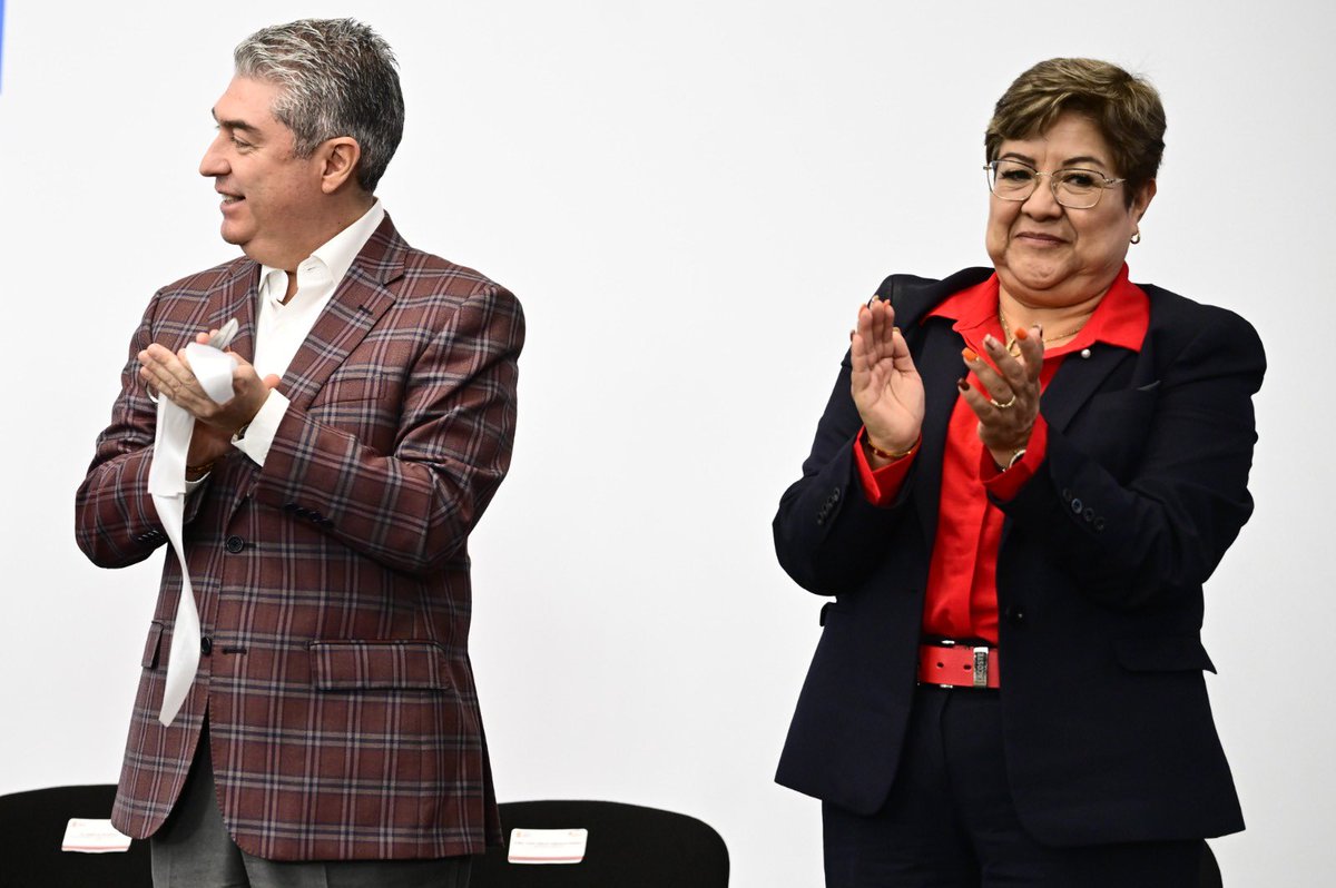 ContraloriaGEM's tweet photo. #ElPoderDeServir || La Secretaria de la #ContraloríaEdoméx, Hilda Salazar Gil acompañó a la Gobernadora @delfinagomeza, quien inauguró hoy el Centro de Distribución Regional de la empresa Coppel, en el municipio de #Texcoco. #Edoméx: polo estratégico para el centro del país 🇲🇽. https://t.co/wMi6eAhqIG