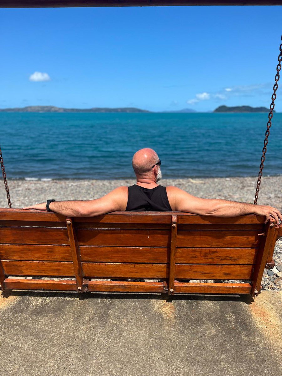 Gib1Wayne's tweet image. “My” swing on Long Island in the Whitsundays @ #PalmBayResort 👀 🐢🐬 swim past &amp;amp; for a split second there was nothing wrong in the 🌎, I had no responsibilities &amp;amp; my #MentalHealth issues were a distant, forgotten blur. Oh well, that second was beautiful ❤️ #ForwardAlwaysForward