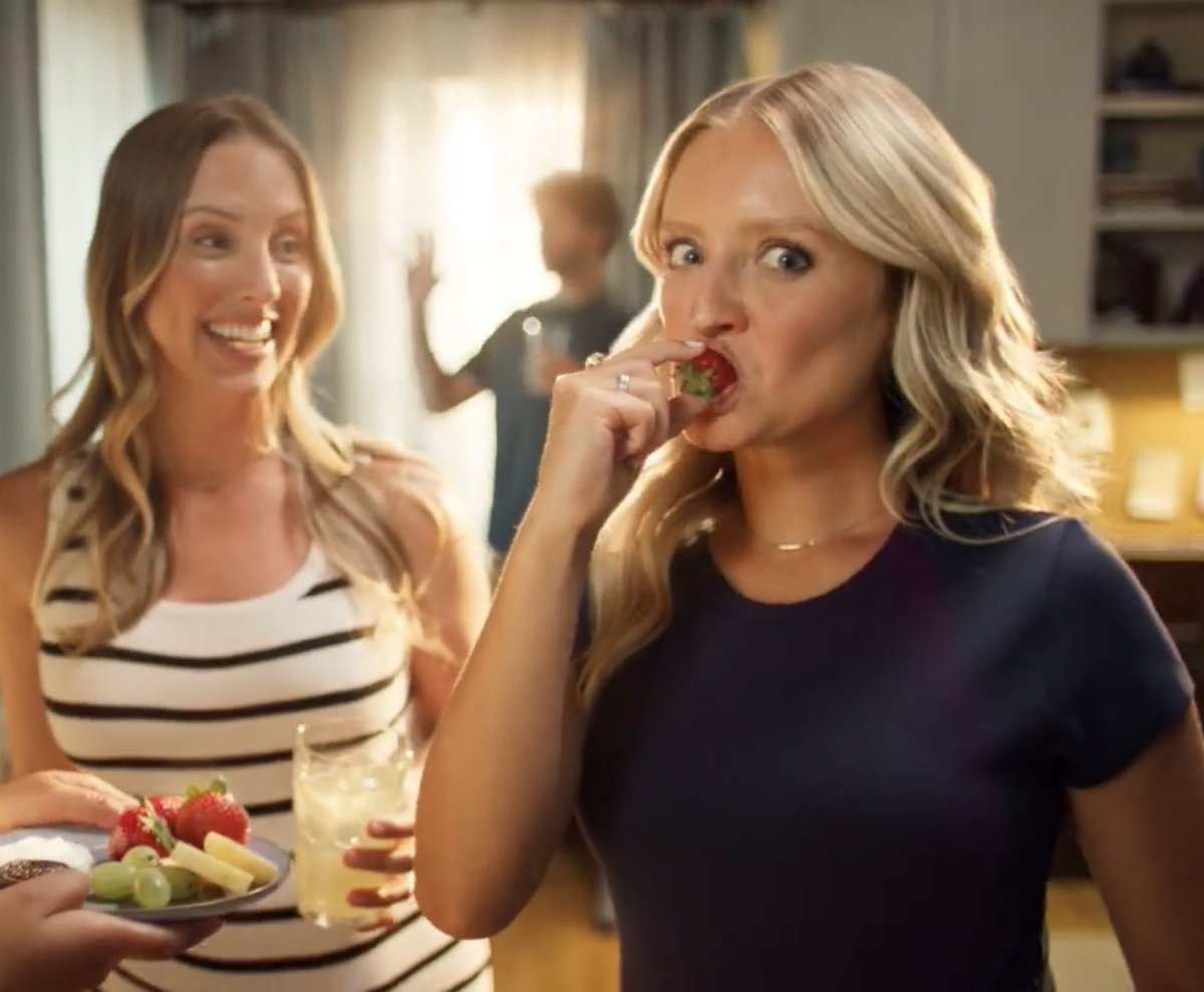 Hurley304's tweet photo. Ayo @DaisySourCream count your days. I’m watching tv minding my business and see your commercial and dang near threw up. What the heck y’all concocting up there. Even your actress is like “what am I doing” #NOTADollopOfDaisys https://t.co/09qtfWTq7G
