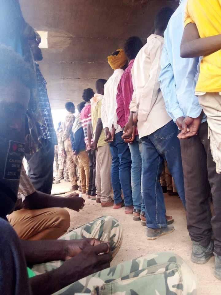 DarfurPost's tweet image. هلع في صفوف المليشيا واعتقالات عشوائية لكل منسوبي المتمردين من قبائل الشمال، وتصفيات طالت بعض القادة والضباط
#دارفور_بوست 
#السودان