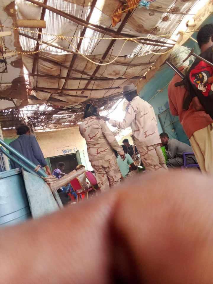 DarfurPost's tweet image. هلع في صفوف المليشيا واعتقالات عشوائية لكل منسوبي المتمردين من قبائل الشمال، وتصفيات طالت بعض القادة والضباط
#دارفور_بوست 
#السودان