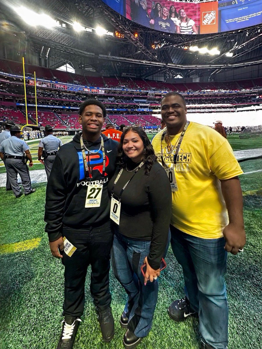 D1_Renzo27's tweet image. Big thanks to @GeorgiaTechFB for having me at the game this weekend! ππ Incredible atmosphere & loved experiencing the yellow jacket spirit first hand. Thank you so much Coach @corypeoples for the invite.
@coacherrinjoe
@PTRFootball
@FBCoachPR
@bill_boroff
@RecruitGeorgia