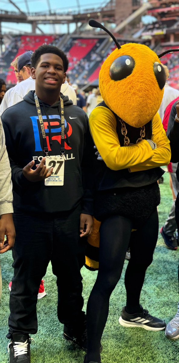 D1_Renzo27's tweet image. Big thanks to @GeorgiaTechFB for having me at the game this weekend! ππ Incredible atmosphere & loved experiencing the yellow jacket spirit first hand. Thank you so much Coach @corypeoples for the invite.
@coacherrinjoe
@PTRFootball
@FBCoachPR
@bill_boroff
@RecruitGeorgia
