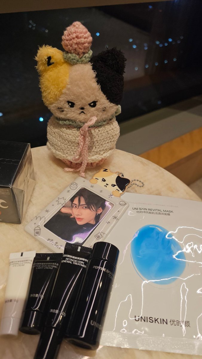 mememeparin's tweet photo. I've been using my Uniskin samples for a week now. And despite my sensitive skin, I never had rashes or breakouts. I'm glad that Ricky is endorsing quality products! Thanks, Uniskin!
#RICKY #리키
#UNISKINAntiagingAmbassador #uniskin #ShapeUniqueness https://t.co/EK8XUuVv9H