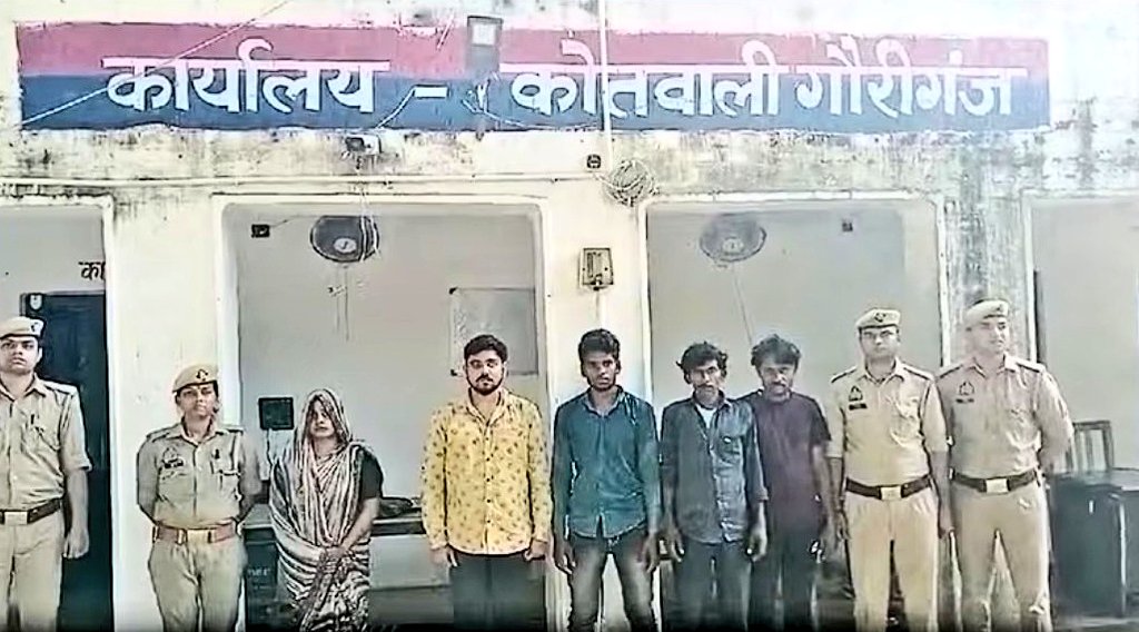 VikasSh9658303's tweet photo. #Amethi
अमेठी में कलयुगी पत्नी के कारनामे
करवाचौथ को पत्नी ने ही अपने पति को उतरा मौत के घाट,
4 प्रेमियों संग रची साजिश दिया अंजाम,
@amethipolic ने किया खुलसा कलयुगी पत्नी सहित चारों प्रेमी गिरफ्तार,
मामला गौरीगंज कोतवाली का
@uppolice @DmAmethi
#goodwark #Craim https://t.co/BIXeW8I72E