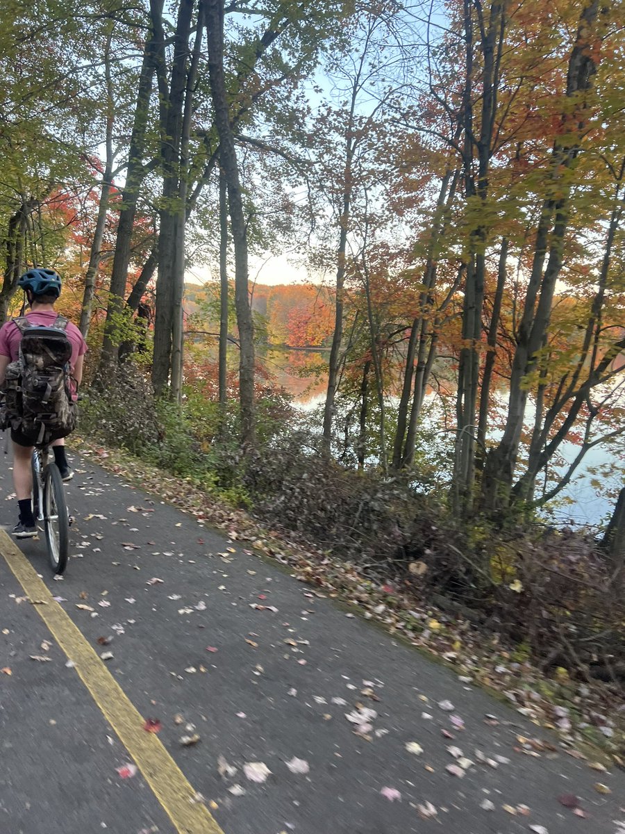 Kendellf44's tweet photo. The bike trail at Moraine State Park is so pretty. #techwell https://t.co/dSE4wnb7ZU