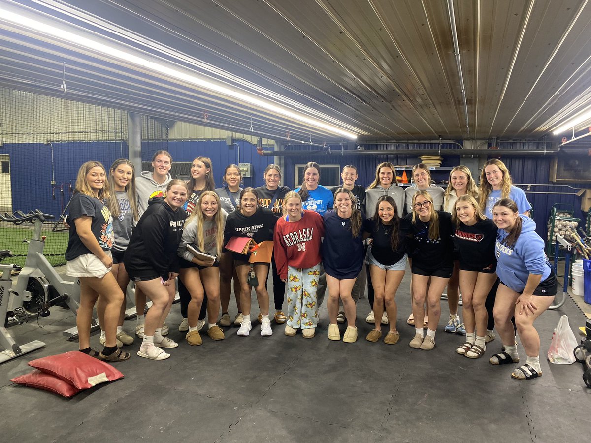 Just some competitive Fall Fun for the Peacocks… 

🍂🍁🍃

#FeathersUp🦚