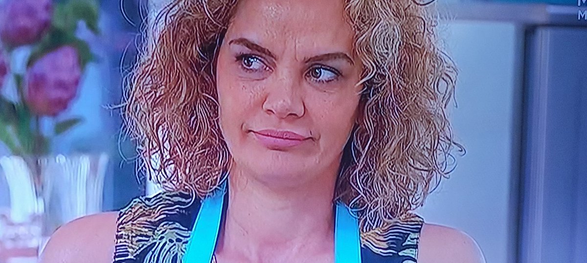 cabrerabeto's tweet photo. #bakeofffamosos cuando está seco y no sale https://t.co/IGgPk3lg1P
