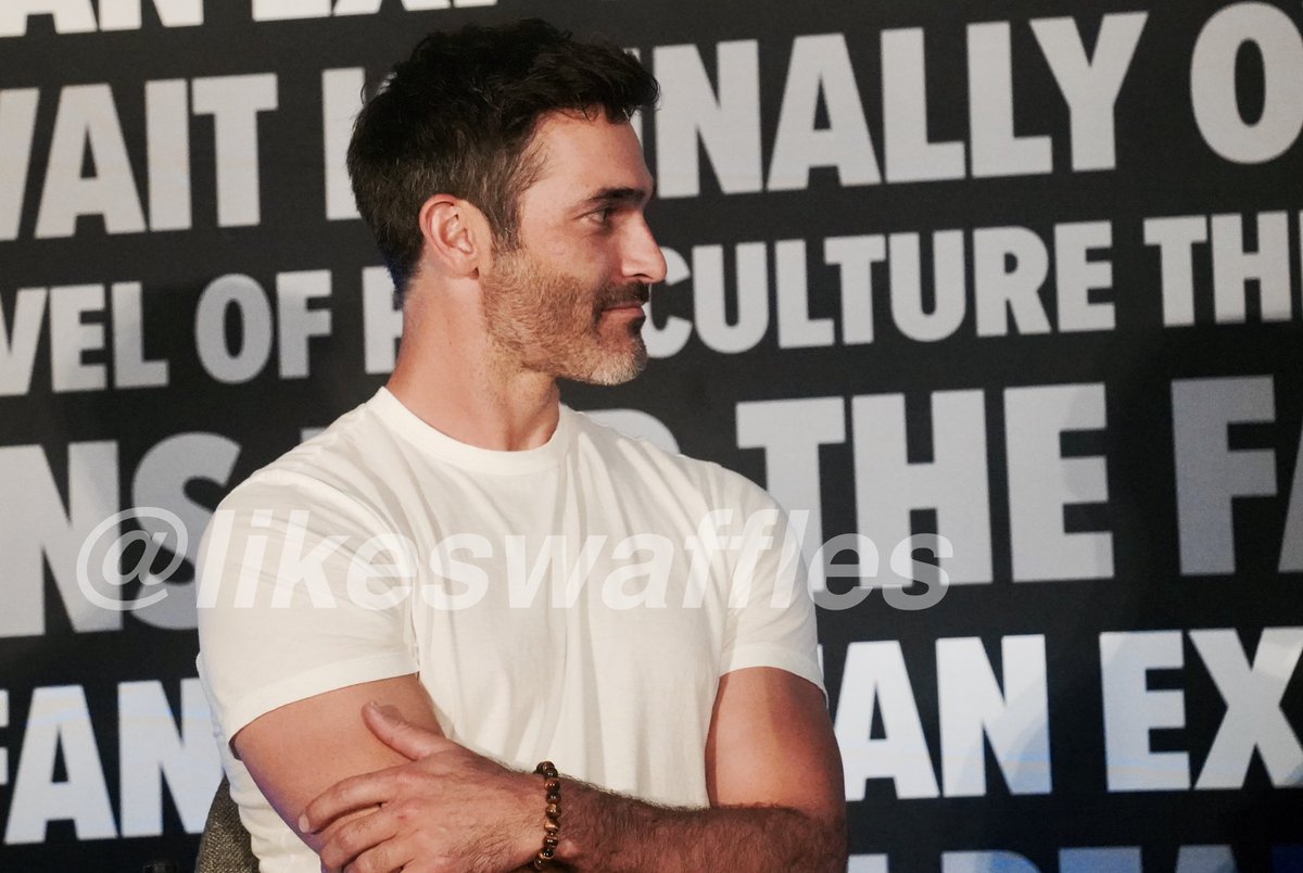 likeswaffles's tweet photo. #TylerHoechlin #DallasFanFest https://t.co/YrazBd4MNy