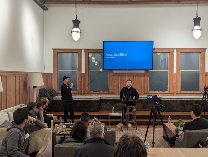 Johannes Schickling presenting Elliot Dauber at the meetup 