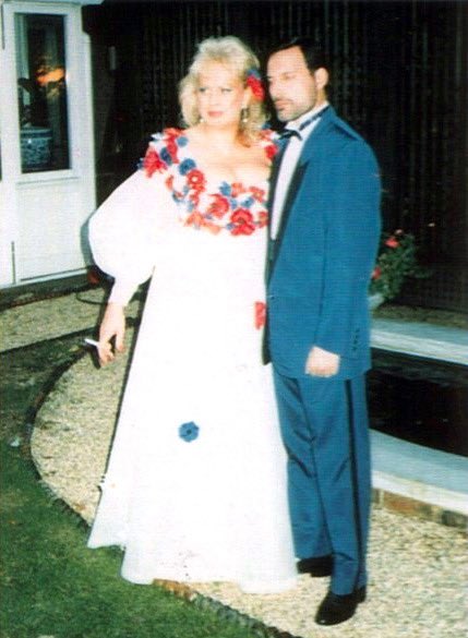 fredsladygodiva's tweet photo. With #BarbaraValentin
#FreddieMercury 🎂 https://t.co/YPgId3OnI9