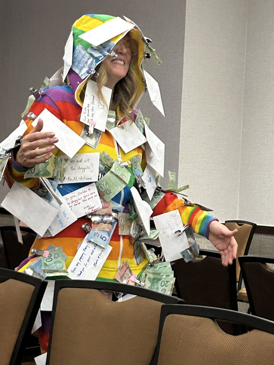 Happy birthday to the one and only @KateDrummond_ 🧡🥳 It was amazing getting to meet you at #Earptopia