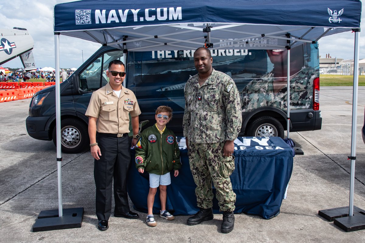 JacksonvilleNrd's tweet photo. Check out some of the weekend's best shots of our NTAG and RTAG Jacksonville recruiters!

It's our pleasure to see you at events like the #BlueAngels Air Show, and we want you to become #ForgedByTheSea! Talk to a recruiter to start your #USNavy journey now! https://t.co/v1tmMSCvnP
