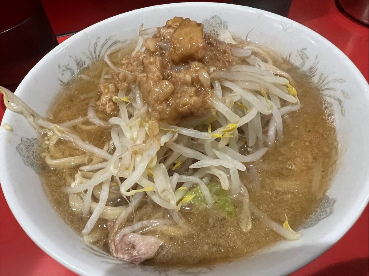 THUmJfyuOmoETG8's tweet photo. 内見の帰りの一杯🍜
お店は千葉駅にあるラーメン二郎「千葉店」

注文したのはミニラーメン🍜
二郎の中でもかなり好みのラーメンでした！！

機会があればお試し下さい！！ 

お部屋探しでお困りな事がありましたらお気軽にDM下さい🙇‍♂️
#夜職
#千葉二郎
#引越し
#池袋
＠nagayaman0307 https://t.co/W3oSNTboxM