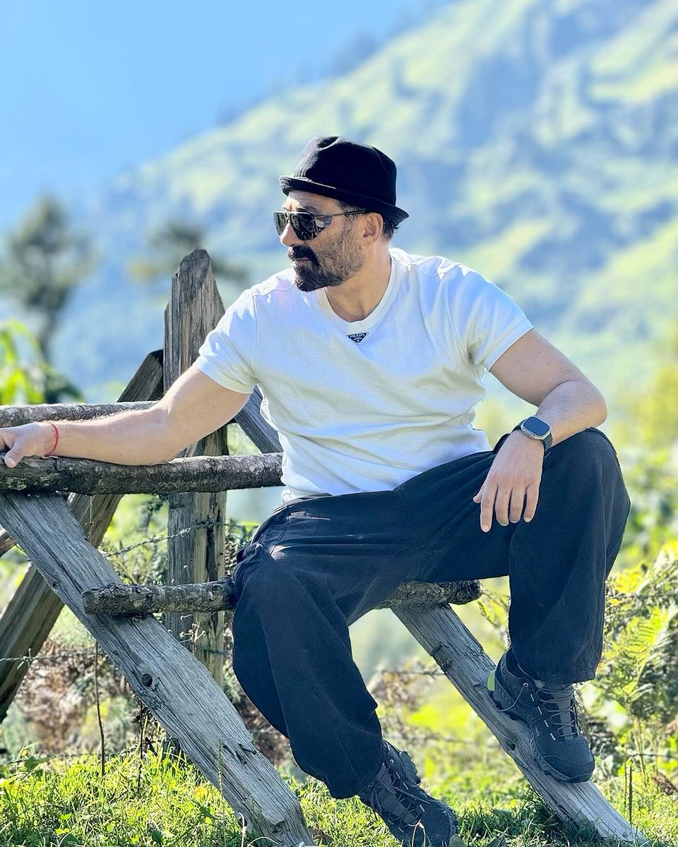the_singh45's tweet photo. Wishing a very Happy Birthday to the one and only @iamsunnydeol Always inspiring, always rocking, and forever a powerhouse. Here’s to more success, happiness, and endless joy coming your way. Keep shining. https://t.co/PGLSvbOHTz