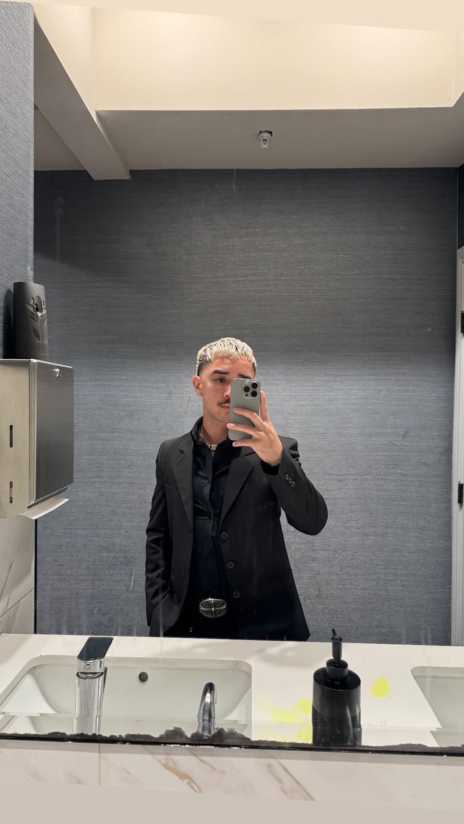 lil jacket guy tweet media