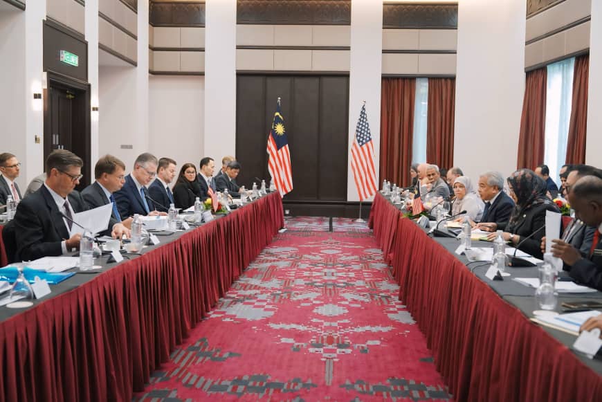MalaysiaMFA's tweet photo. 1/ The Sixth Malaysia-United States Senior Officials Dialogue was held in Putrajaya on 21 Oct 2024, to commemorate the 10th anniversary of the Comprehensive Partnership between Malaysia and the United States.
#WismaPutra
#MalaysiaUS
#ComprehensivePartnership https://t.co/MindO5JRg2