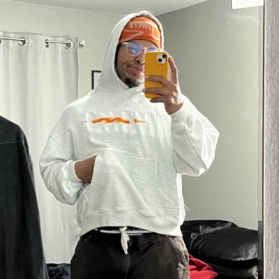 nogalleryhere's tweet photo. #NewProfilePic https://t.co/ft7yJRfuV4
