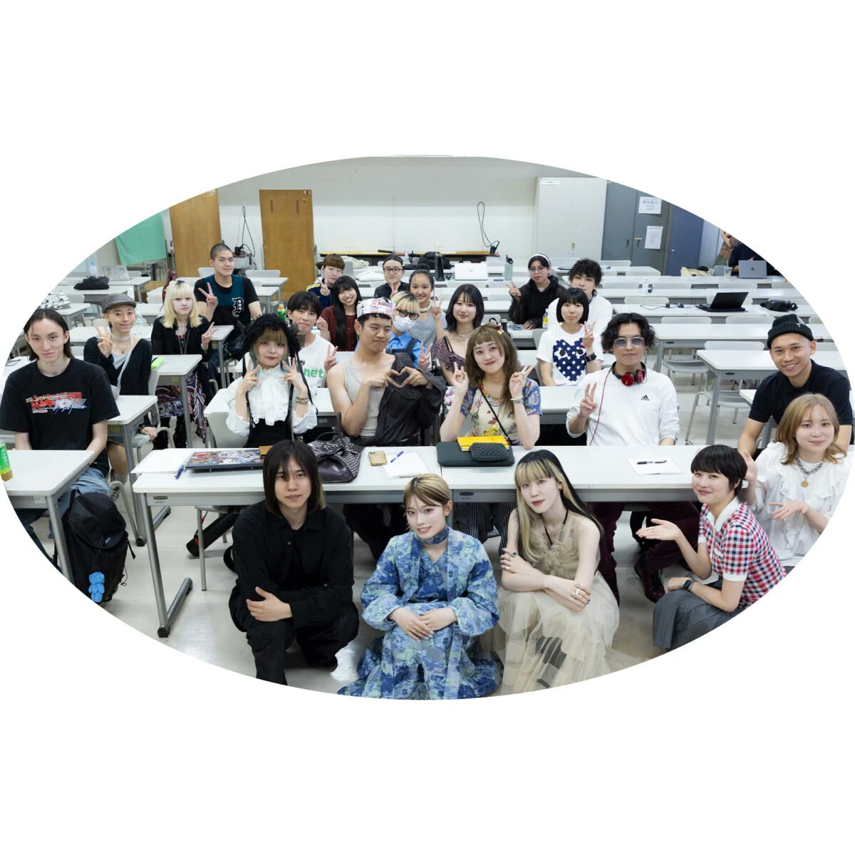 fashionjp's tweet photo. ＼ファッション業界で発信力のある
クリエイターになるには？／

文化服装学院の学生に向けた、#Meta の次世代クリエイター支援プログラムをレポート形式でお届け！

▶️https://t.co/Uh9lK8yySb
@bunka_fc https://t.co/H3UaXqWXGp
