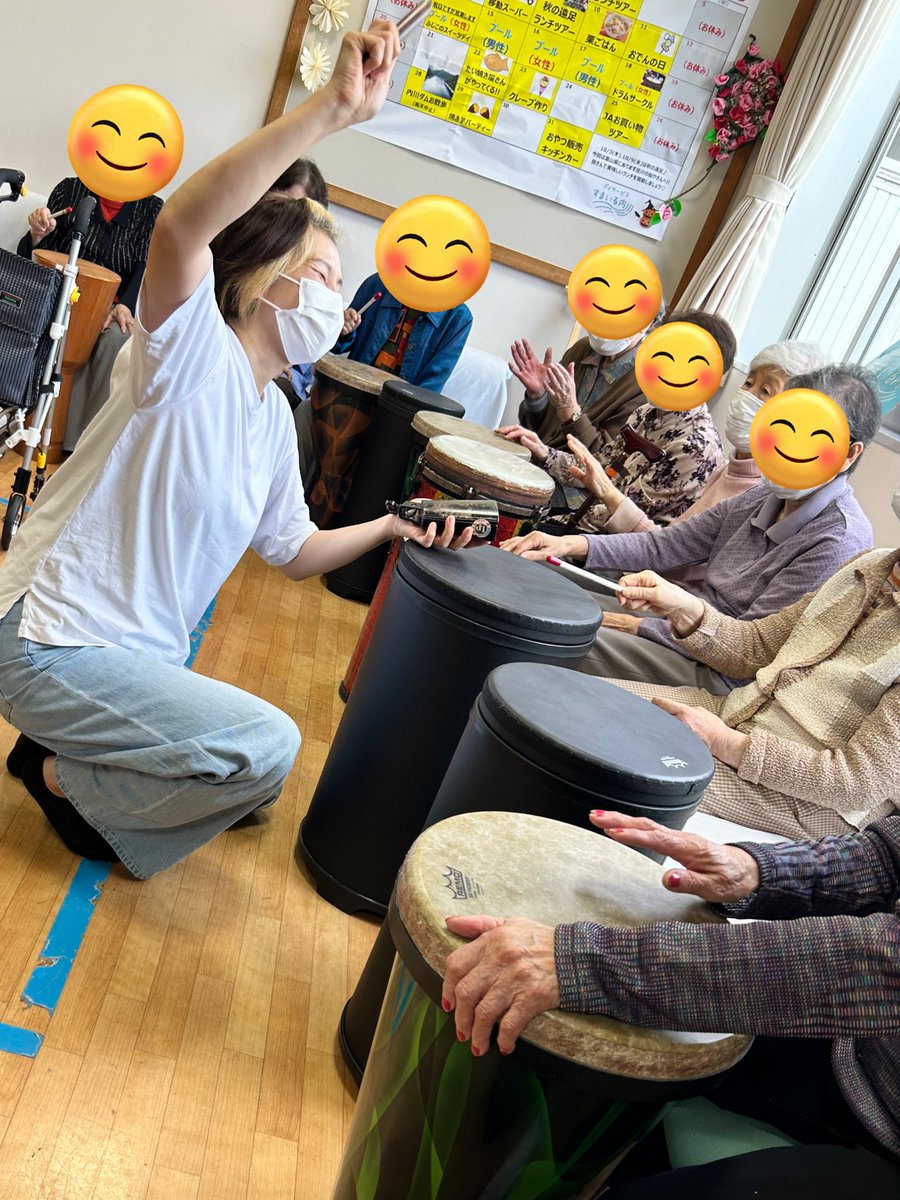 dckanazawa's tweet photo. ディサービス　すまいる内川

元気にドラムサークルです！
2024.10.18 https://t.co/INz4uzsDVj