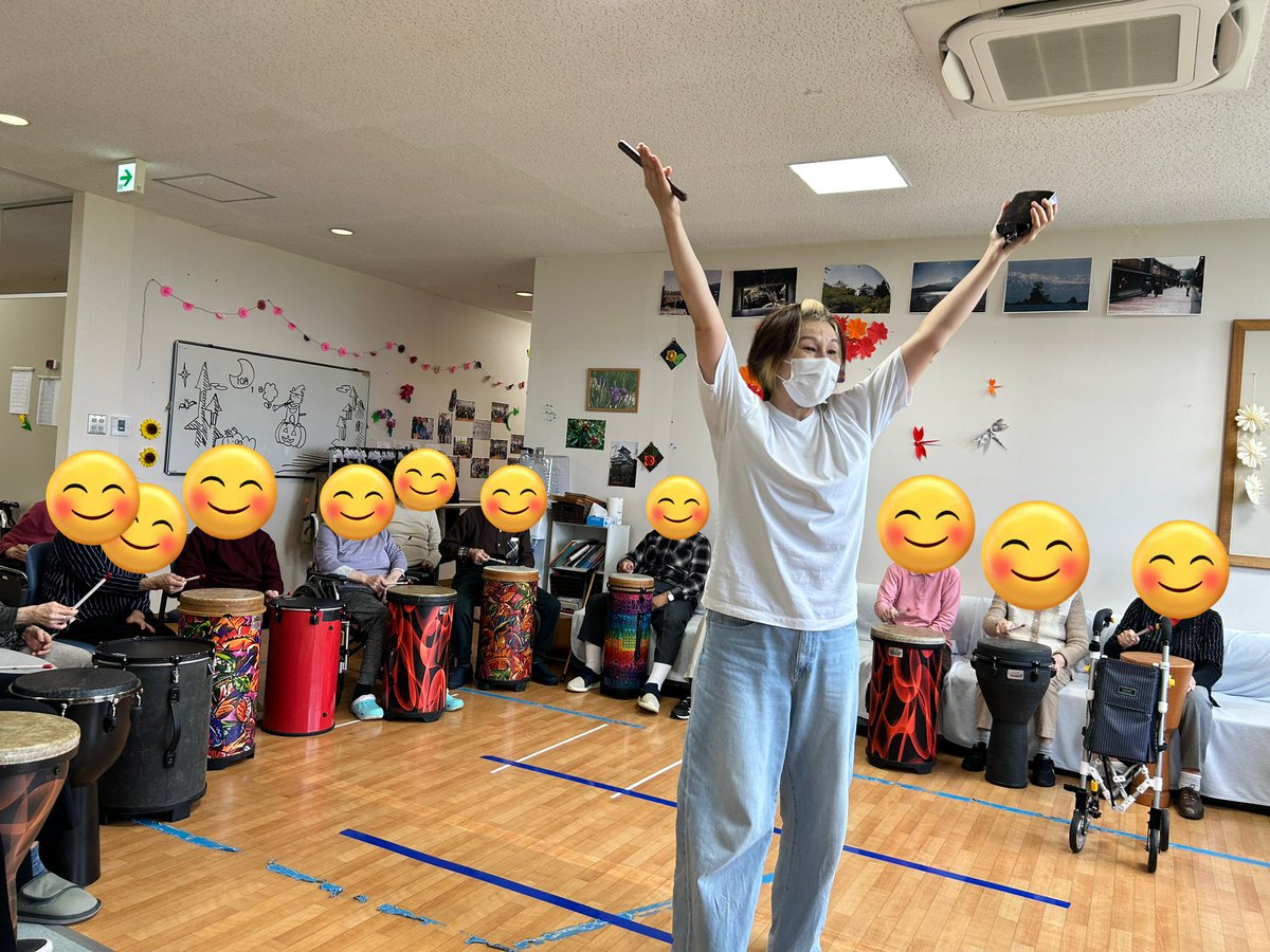 dckanazawa's tweet photo. ディサービス　すまいる内川

元気にドラムサークルです！
2024.10.18 https://t.co/INz4uzsDVj