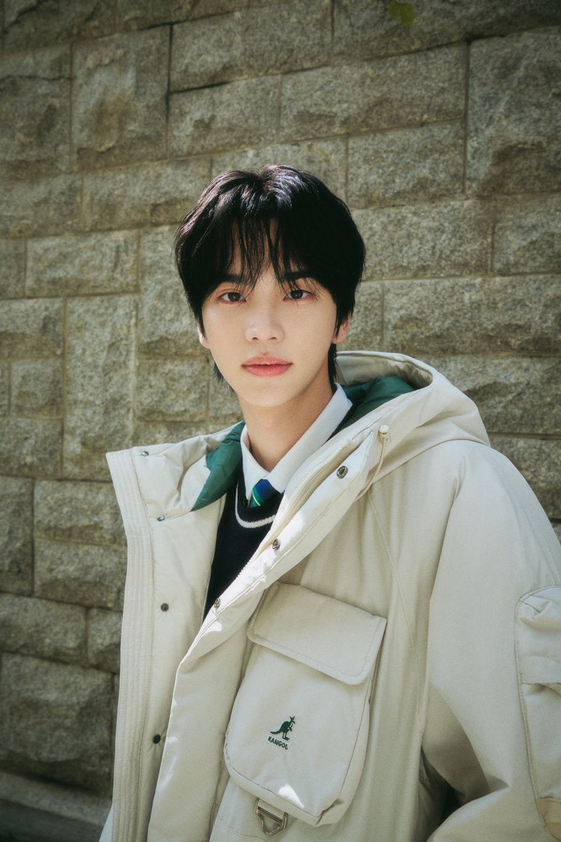kangol_korea's tweet photo. #KANGOL with SHINYU
24’ WINTER COLLECTION

💙 신유’s PICK 💙
• 레트로코어 60/40 마운틴 파카
• 칼리지 심볼 스웨터

ONLINE PROMOTION
✔ TWS 기획전 제품 10만원 이상 구매 시 TWS 필름 키링 증정
✔ 최대 100만원 혜택, ���우터 리뷰 이벤트 https://t.co/rrJvONEa3f