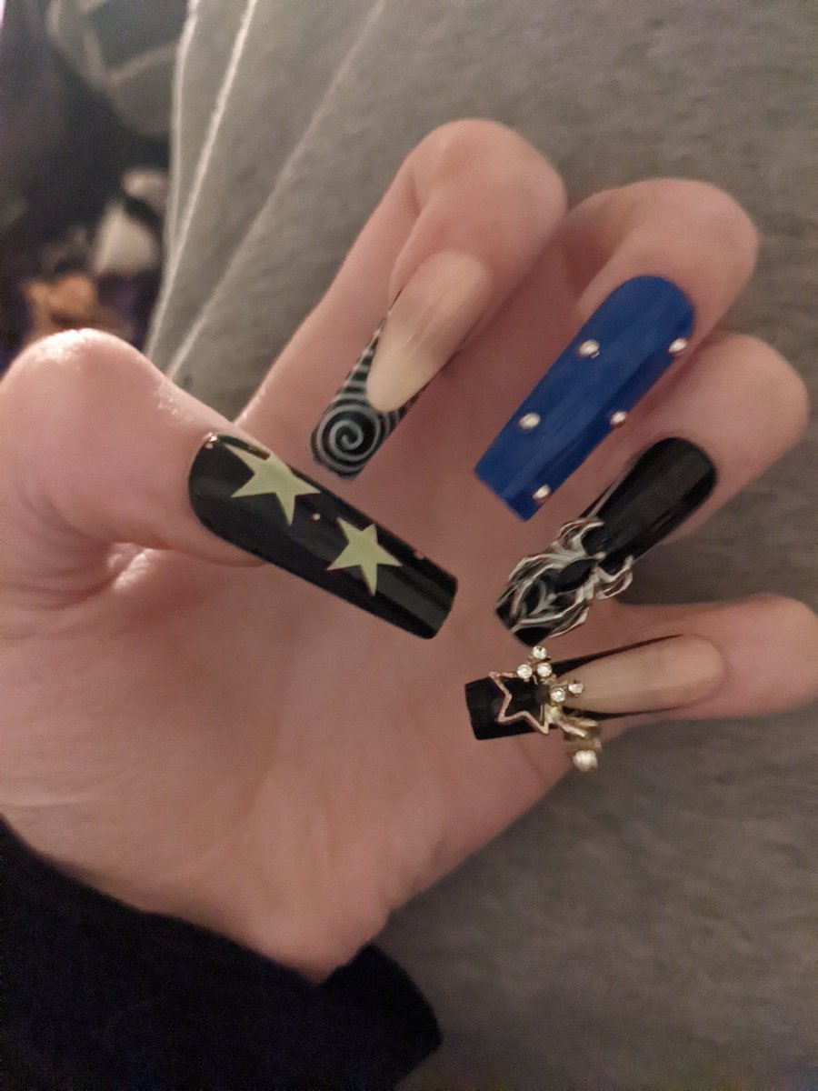 upinspac3's tweet photo. do we understand the nail theme https://t.co/94516XoVv2
