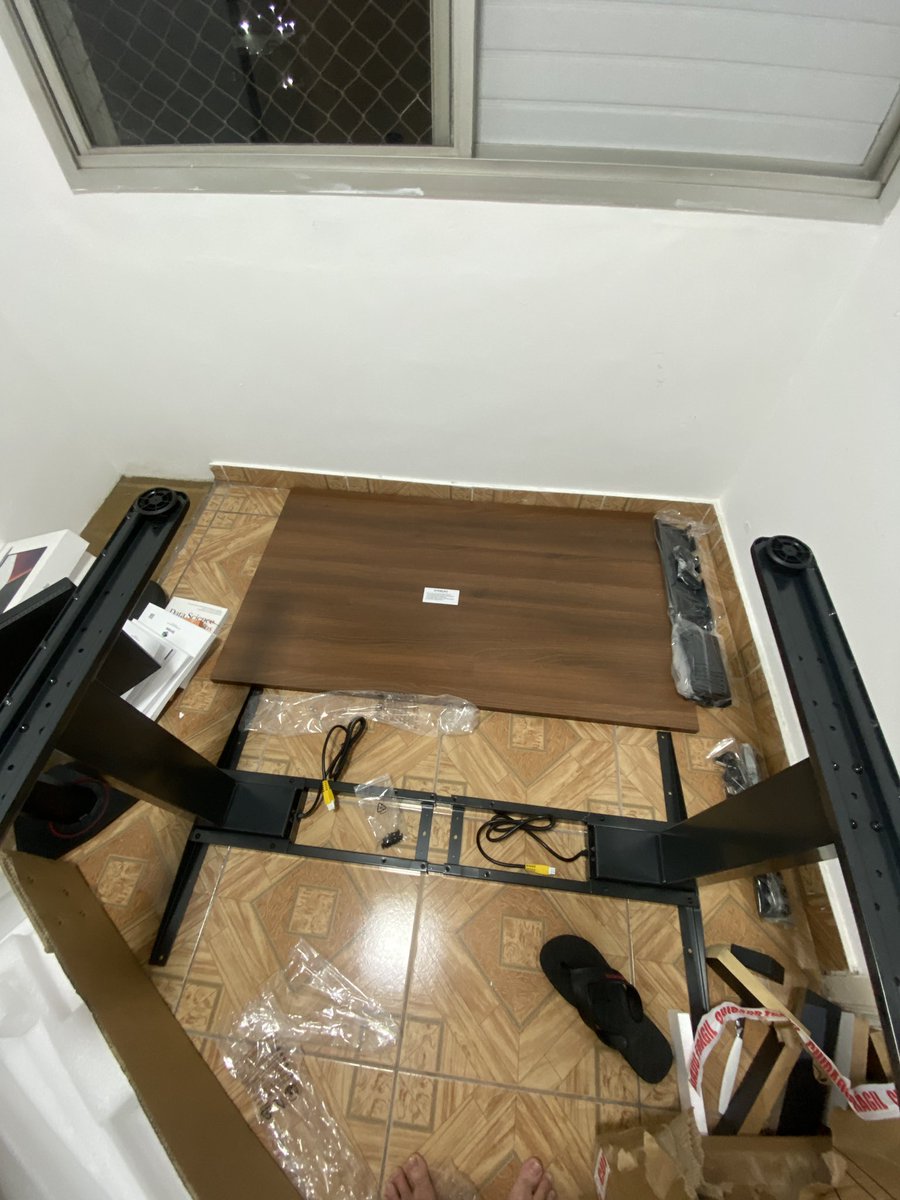 thayto_dev's tweet image. montando a Slikdesk que eu não ganhei no @frontintech