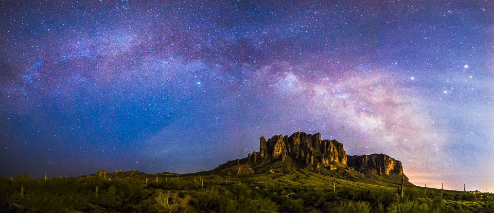 Chris_Frailey's tweet photo. Any of my #azchasers friends running with T-Mobile? I’ve had Verizon forever and totally happy with it. This would be a move to simply save money. Any coverage holes you’ve come across? #azwx Thanx in advance. #milkyway pic for attention https://t.co/p7ljDncuyg