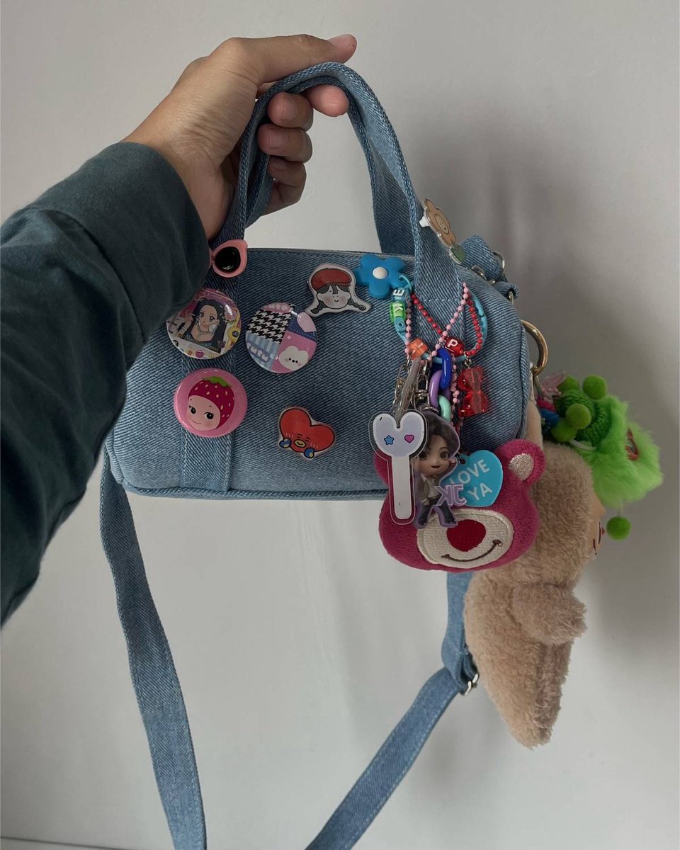 pinkytasya_'s tweet image. TIDAK SELAMAT dari godaan tas-tas gemess 😫🫵🏻

Cuma 40 RIBUAN AJA 😭
Ditambah charm &amp;amp; pin yang super lucuu🤏🏻