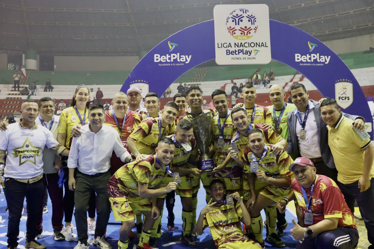 Fecolfutsalon's tweet photo. 🤩👏🏻 ¡Caciques del Quindío campeón de la Liga Nacional BetPlay Fútbol de Salón 2024 - Categoría A!

Felicidad es terminar una nueva edición del certamen de microfútbol más importante del país. El talento de más de 24 equipos fue protagonista y brilló en cada coliseo de 🇨🇴. https://t.co/2XMlFCZGL0