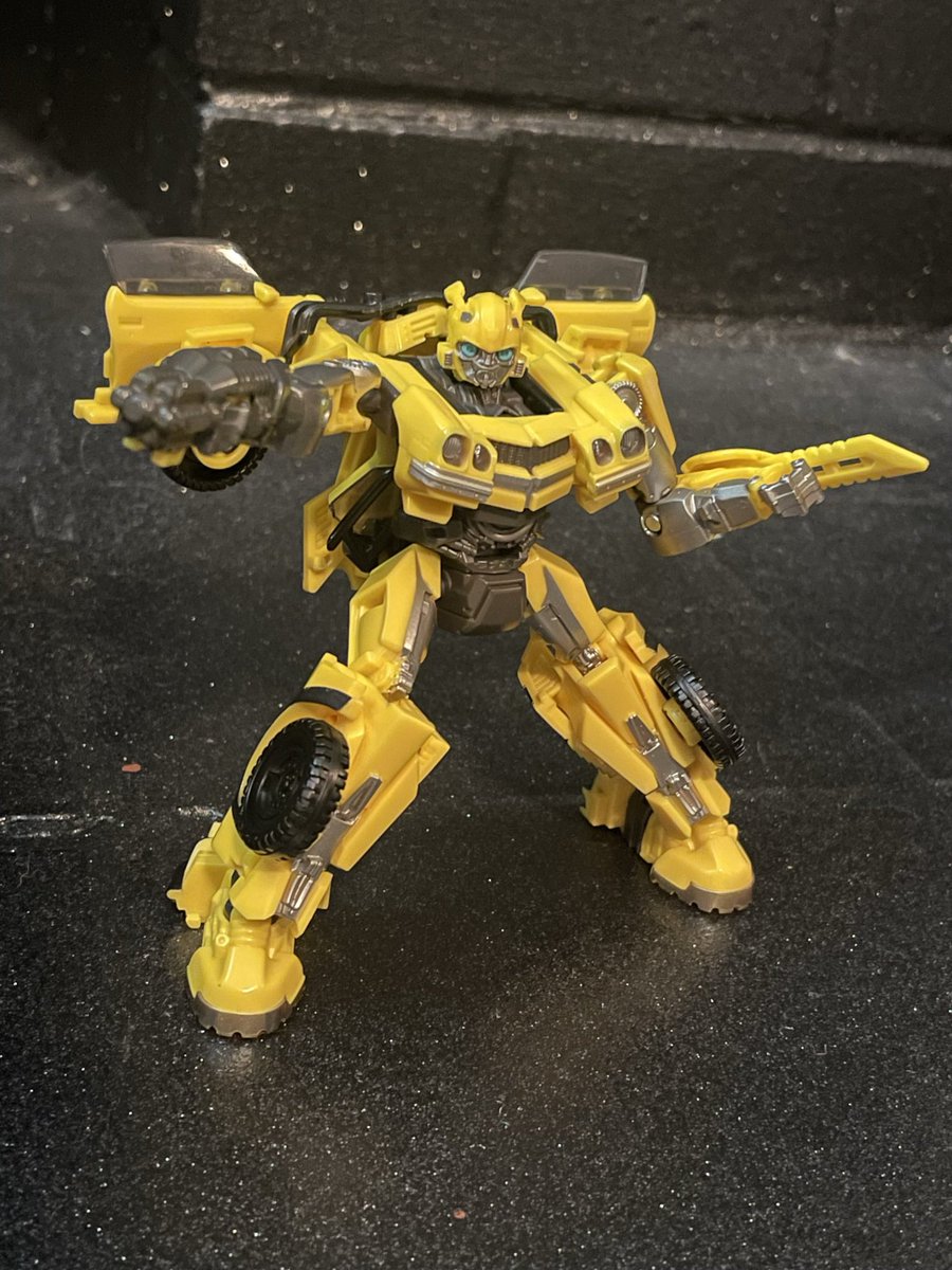 alt_dude4's tweet photo. This bee has the sting
#Transformers Studio Series Rise of the Beasts Bumbkebee https://t.co/2GOp92xIzJ