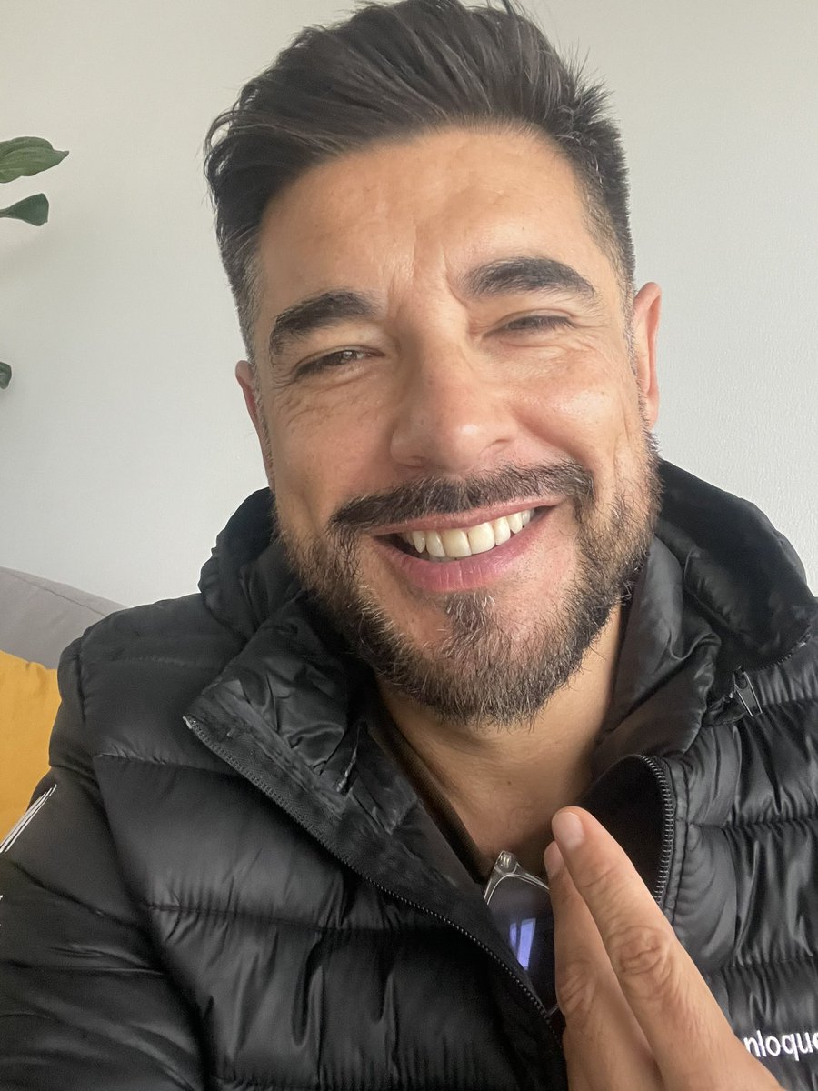 A un mes de los 50 años ..... que onda la vida como puede pasar tan rápido!! Aprovechen chiquillos el tiempo!! Hagan todo lo que quieran!!! A disfrutar lo que queda!! 🫶