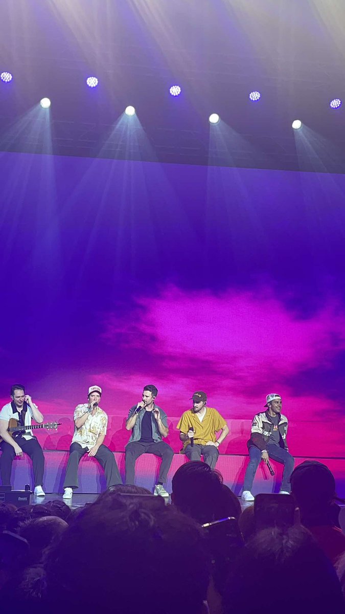 gilliangrxnde's tweet photo. Fulfilled my childhood dream. I met @bigtimerush last October 17, 2024 😭💖🇵🇭 https://t.co/roVX1apcE8