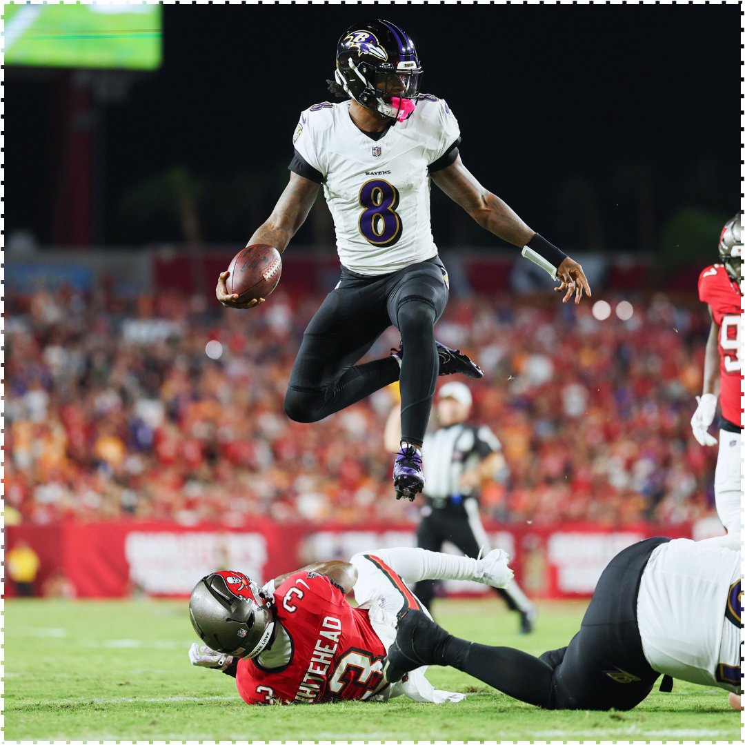 MySportsUpdate's tweet photo. #Ravens QB Lamar Jackson tonight:

- 17/22
- 281 passing yards
- 5 TDs 
- 0 INTs
- 158.1 passer rating https://t.co/GgGrNuoE0G