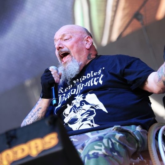 Ha fallecido Paul Di’Anno, la inolvidable voz de los dos primeros discos de <a href="/IronMaiden/">Iron Maiden</a>. El vocalista ha muerto en su casa de Salisbury (Inglaterra) a los 66 años, tal como ha desvelado su colaborador, Stjepan Juras, en nombre de su familia.