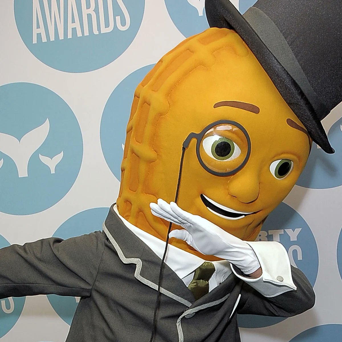 <a href="/gwenrob9/">Robby BopBop</a> Perhaps it's bc I actually know about dress and don't assume "suits = nobility."

For instance, the Kennedy family is undeniably part of the American patrician class and they sometimes dressed down. On the other hand, Mr. Peanut never dressed down and he's still just a peanut.