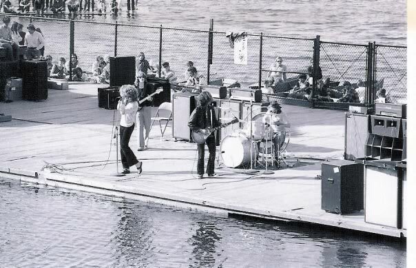 Classic Rock In Pics tweet media