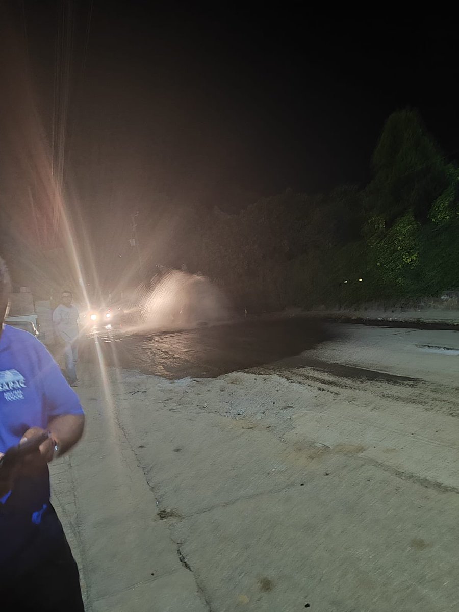 tiktous's tweet photo. #LomasDeAhuatlán #cuernavaca, días sin agua x arreglos, materiales de baja calidad que no aguantan la presión, hoy arreglaron y volvió a tronar igual que el sábado pasado @SAPACCuernavaca @CuernavacaGob @bomberoscuerna @LineaCaliente https://t.co/PEOsMvg1U1