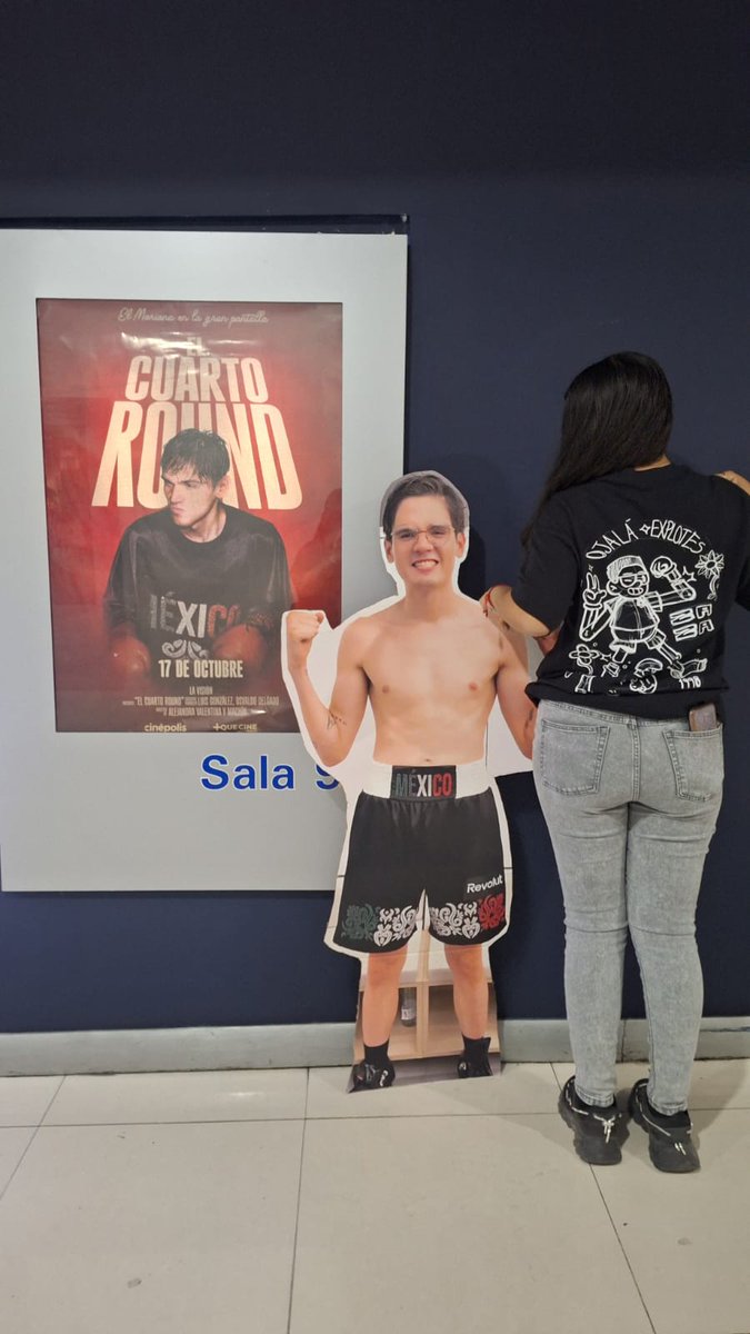 MarielaAle_Zaza's tweet photo. Yo el sábado fui a ver el documental y realmente me encantó aparte que estuve en compañía de la bella de @kimxroierzaza 
#ElCuartoRound https://t.co/E7T8ov8kji