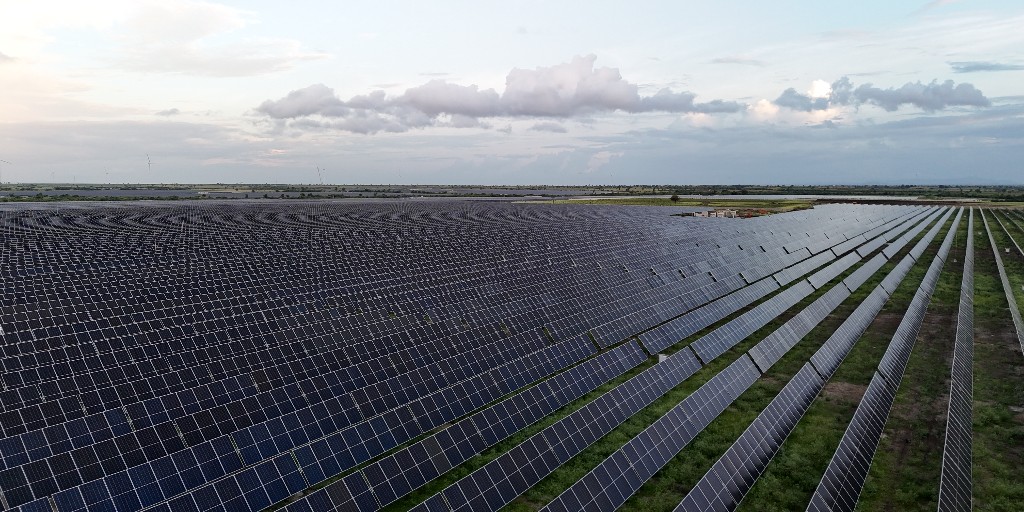 How do solar trackers stay strong in corrosive environments?
Learn about the use of advanced coatings on solar trackers to ensure durability in places like Khavda, Gujarat. Check out the full story in Mercom India 👇 
bit.ly/487ESzH 
#SolarEnergy #CleanTech