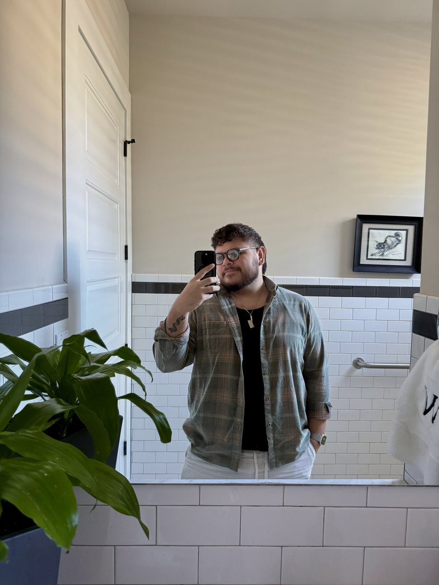 lilpudge18's tweet photo. Felt very 🍂fall🍂 at work today https://t.co/OI504nEeUF